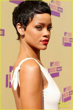 Rihanna on the Red Carpet at the 2012 MTV Video Music Awards Rihanna on the Red Carpet at the 2012 MTV Video Music Awards